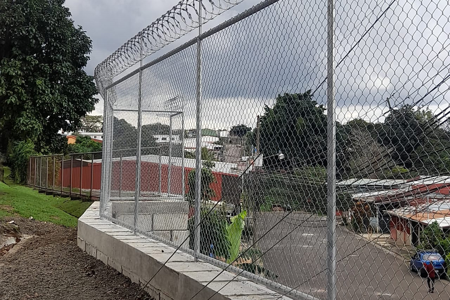 Malla ciclón y alambre navaja | SECECR